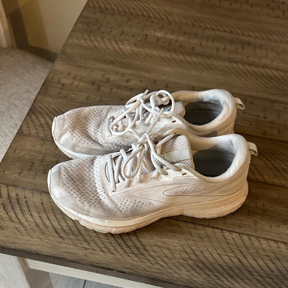 Brooks Light Gray Running Shoes